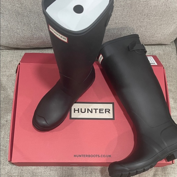 HUNTER Matte Black Tall Boots ✨ - Picture 2 of 4